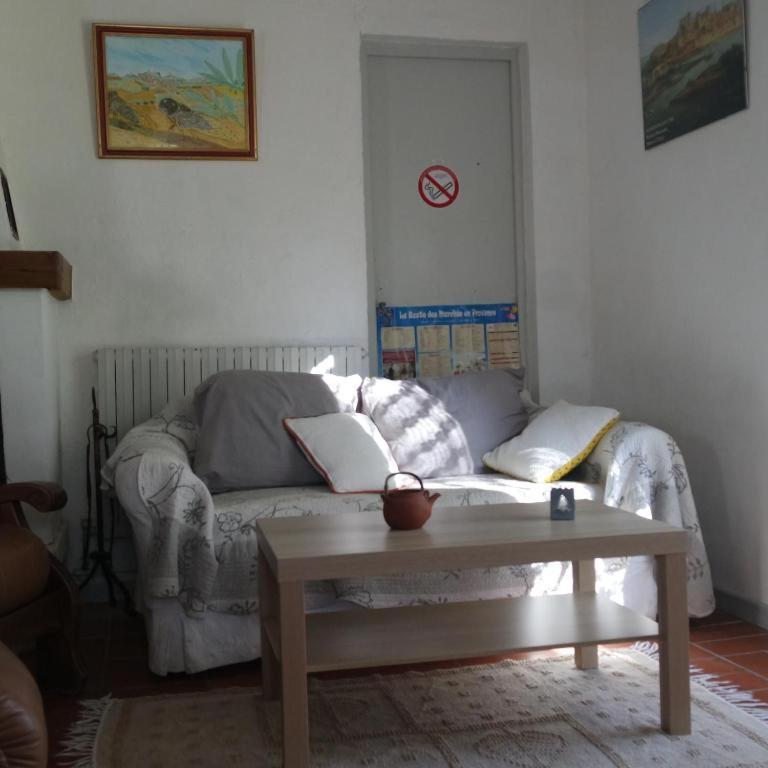 Mas Grimaud - Gite- Studio Et Chambres D'Hotes Familiales Eygalières Εξωτερικό φωτογραφία