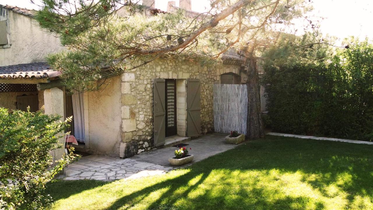 Mas Grimaud - Gite- Studio Et Chambres D'Hotes Familiales Eygalières Εξωτερικό φωτογραφία