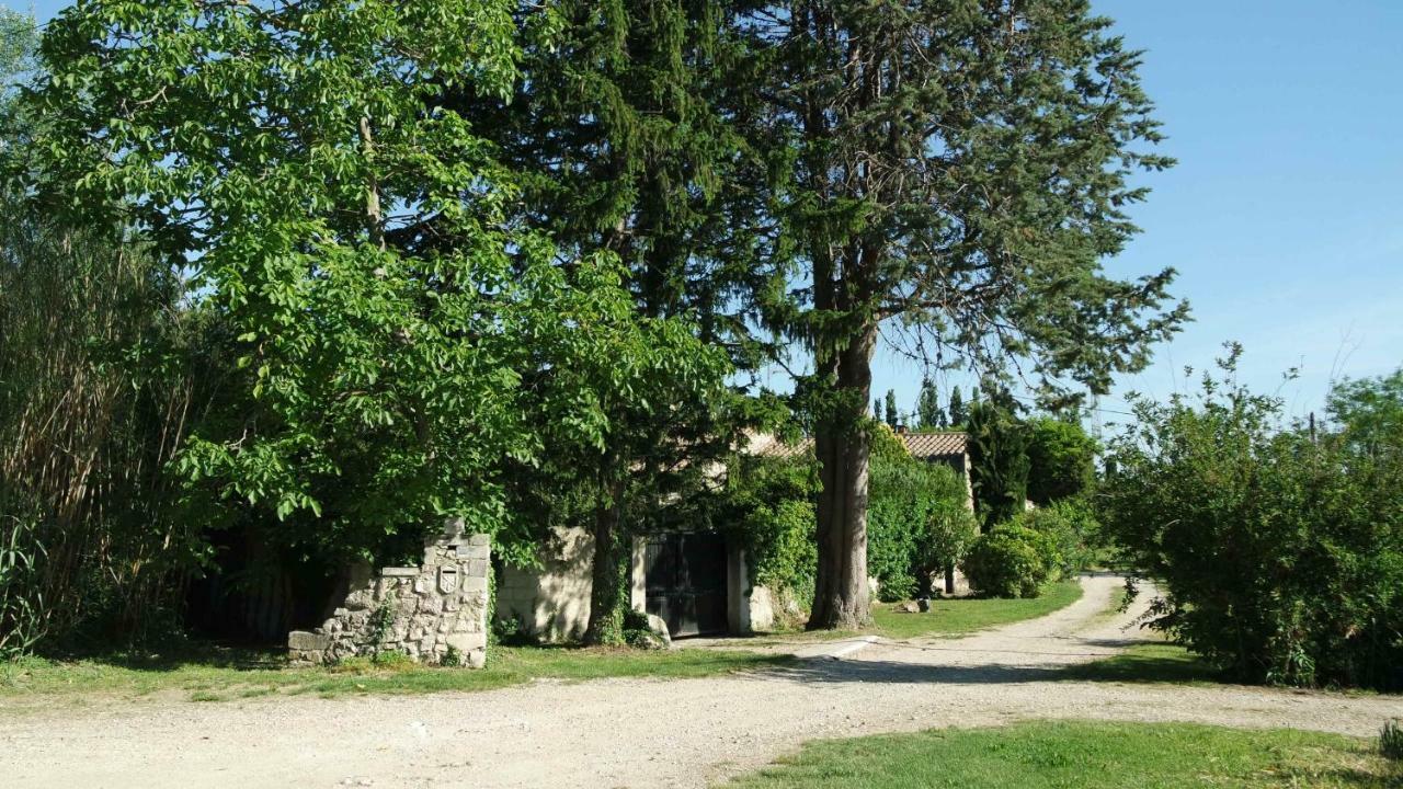 Mas Grimaud - Gite- Studio Et Chambres D'Hotes Familiales Eygalières Εξωτερικό φωτογραφία