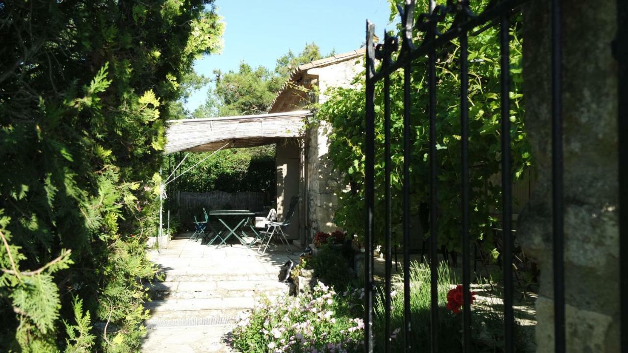 Mas Grimaud - Gite- Studio Et Chambres D'Hotes Familiales Eygalières Εξωτερικό φωτογραφία
