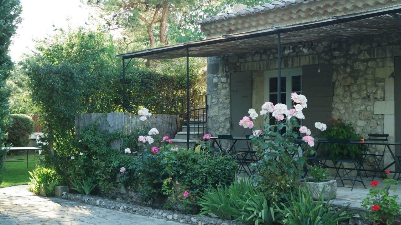 Mas Grimaud - Gite- Studio Et Chambres D'Hotes Familiales Eygalières Εξωτερικό φωτογραφία