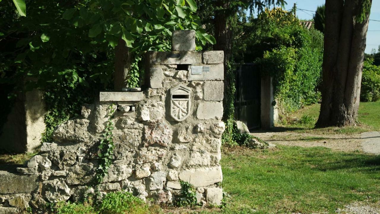 Mas Grimaud - Gite- Studio Et Chambres D'Hotes Familiales Eygalières Εξωτερικό φωτογραφία