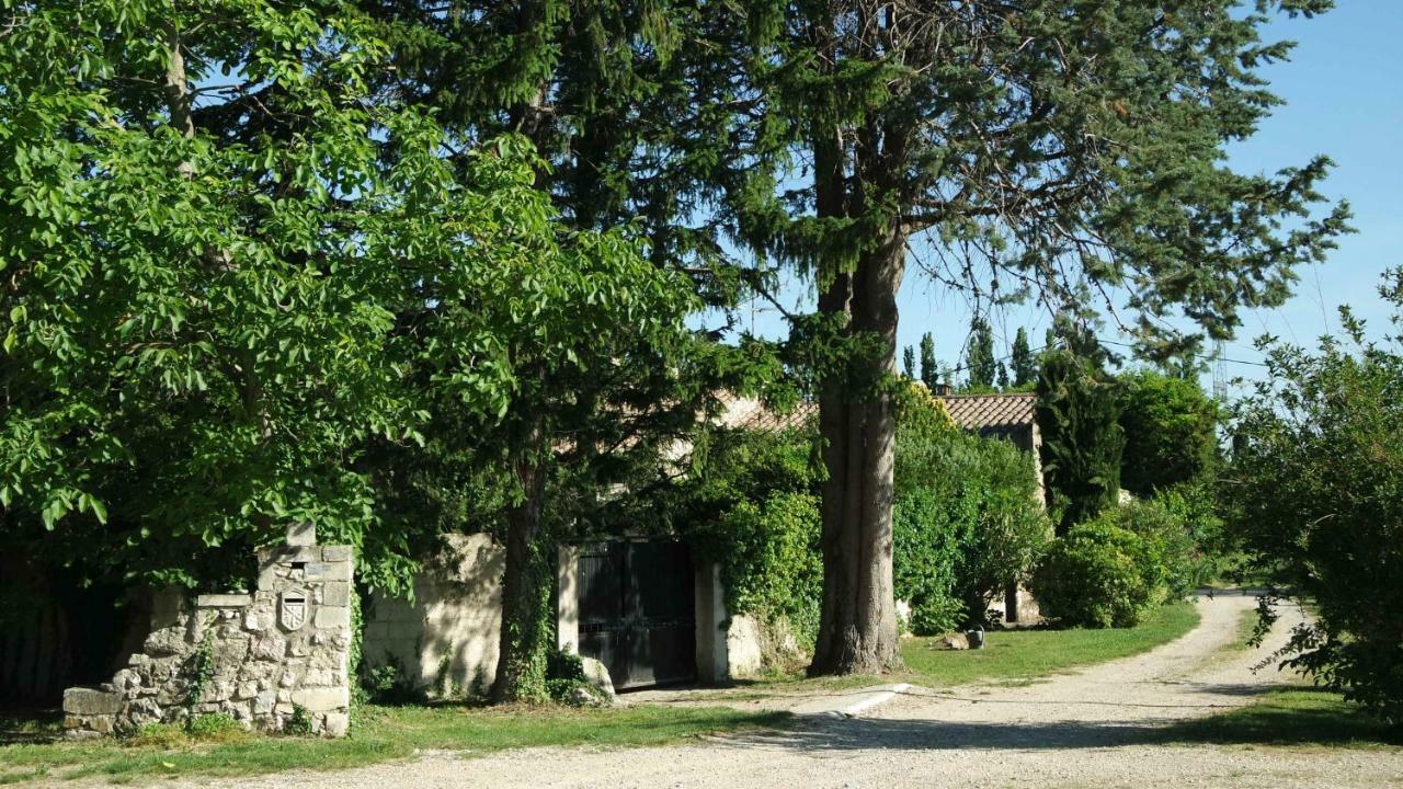 Mas Grimaud - Gite- Studio Et Chambres D'Hotes Familiales Eygalières Εξωτερικό φωτογραφία