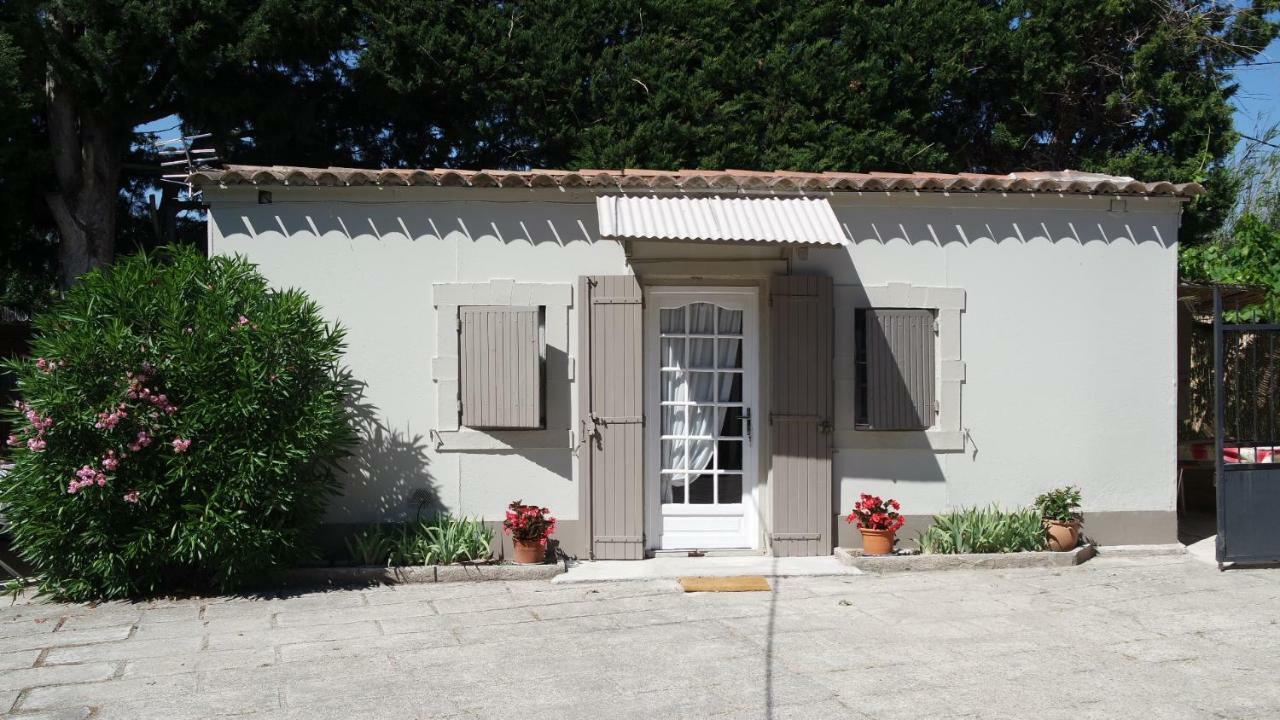 Mas Grimaud - Gite- Studio Et Chambres D'Hotes Familiales Eygalières Εξωτερικό φωτογραφία