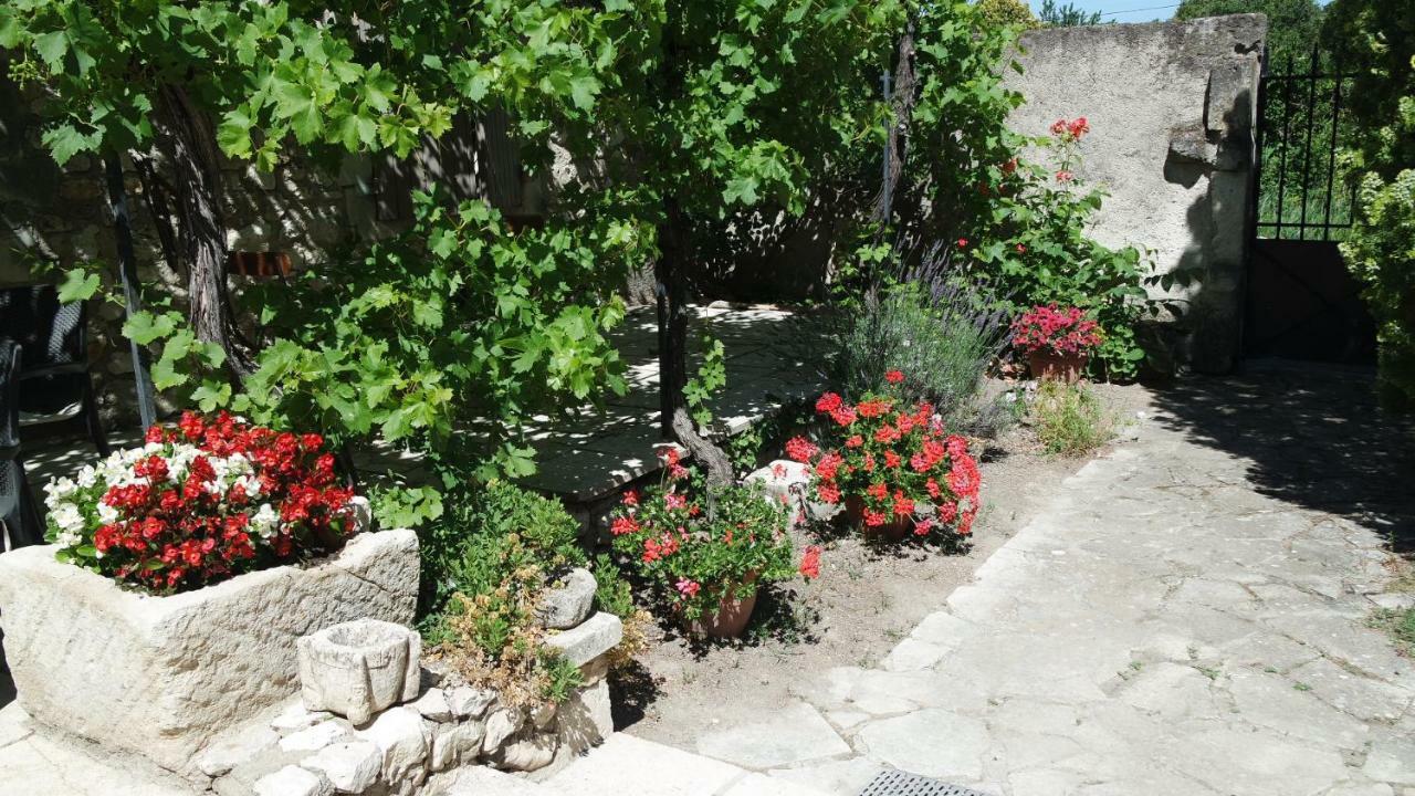 Mas Grimaud - Gite- Studio Et Chambres D'Hotes Familiales Eygalières Εξωτερικό φωτογραφία