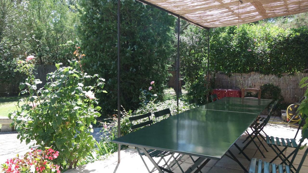 Mas Grimaud - Gite- Studio Et Chambres D'Hotes Familiales Eygalières Εξωτερικό φωτογραφία